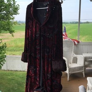 Jenny Helene cut velvet  w/fur cuffs size M $35